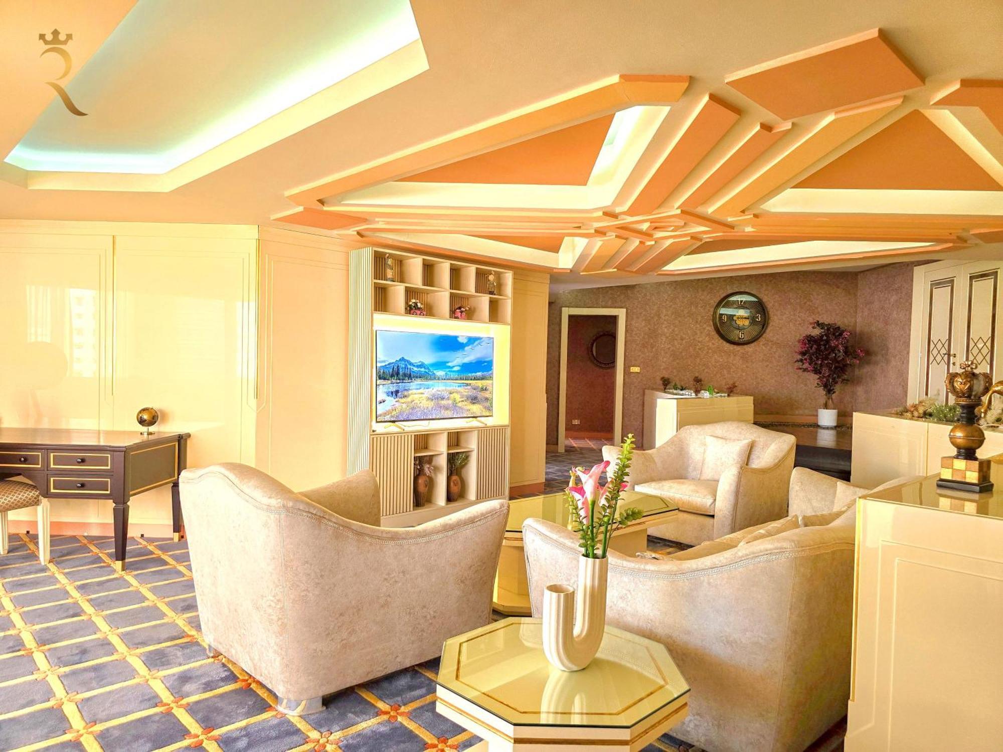 Presidential Penthouse Vintage Italian Elegance