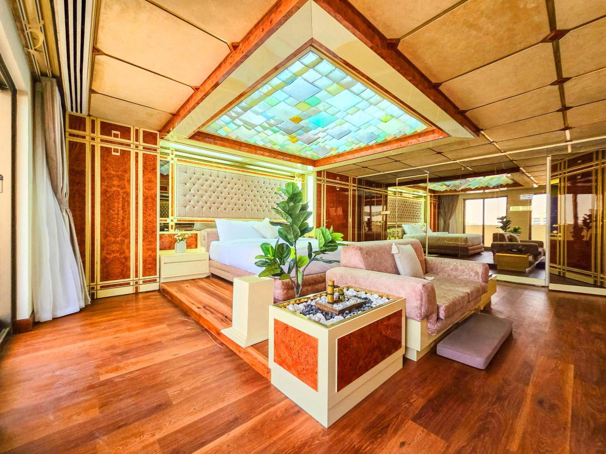 Presidential Penthouse Vintage Italian Elegance Apartment *